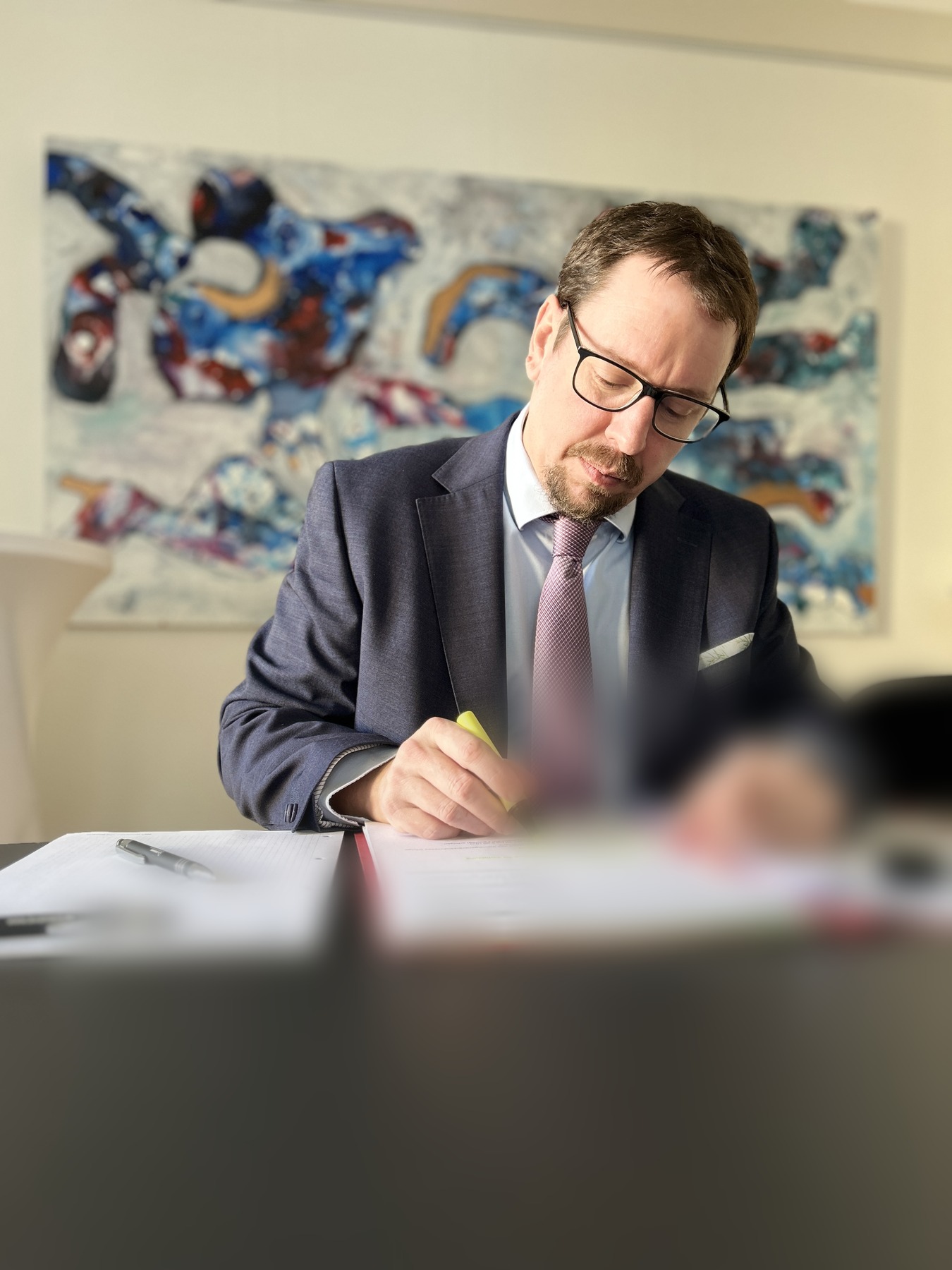 Mag. Andreas Weinwurm bei der juristischen Arbeit